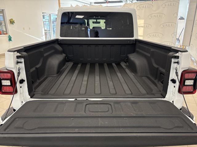 used 2023 Jeep Gladiator car, priced at $38,386