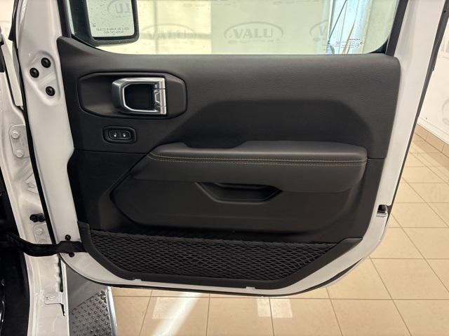 used 2023 Jeep Gladiator car, priced at $38,386