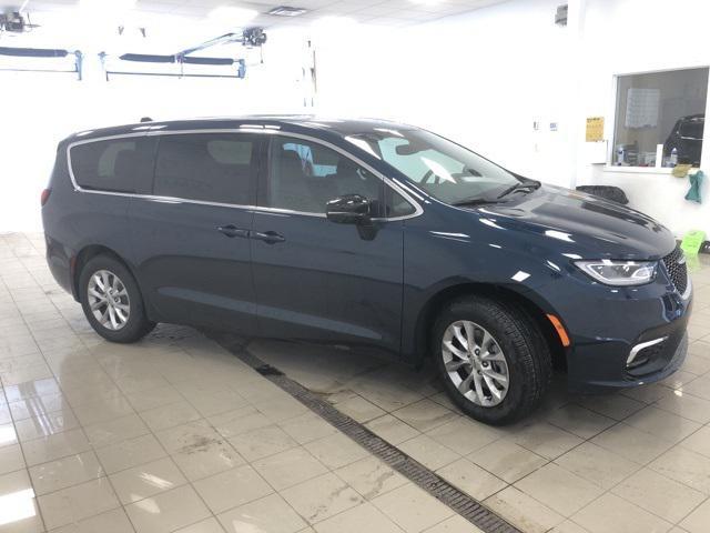 new 2025 Chrysler Pacifica car, priced at $44,895