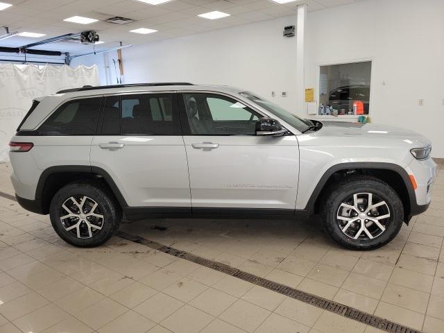 new 2025 Jeep Grand Cherokee car, priced at $52,230