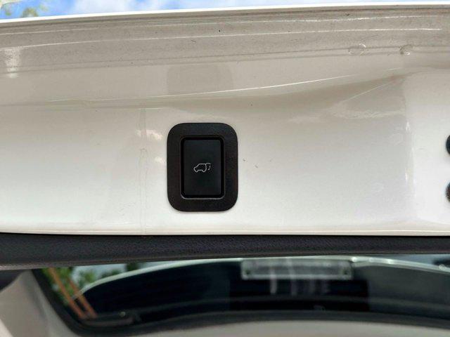 used 2018 Toyota Highlander car, priced at $25,273