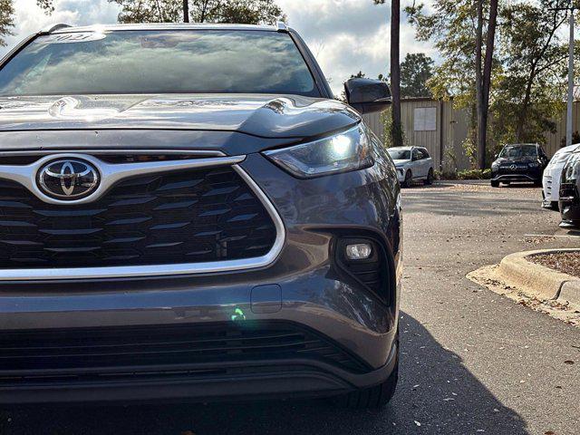 used 2021 Toyota Highlander car, priced at $26,677