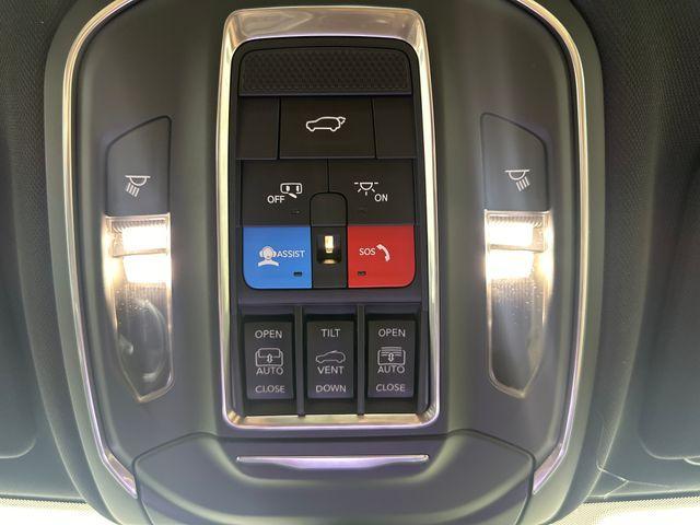 new 2025 Jeep Grand Cherokee car, priced at $47,596