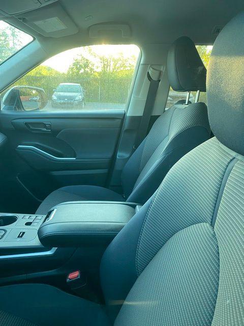 used 2023 Toyota Highlander car, priced at $33,686