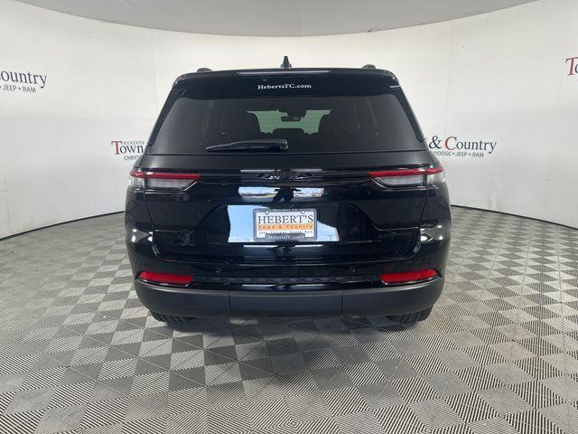 new 2025 Jeep Grand Cherokee car, priced at $44,220