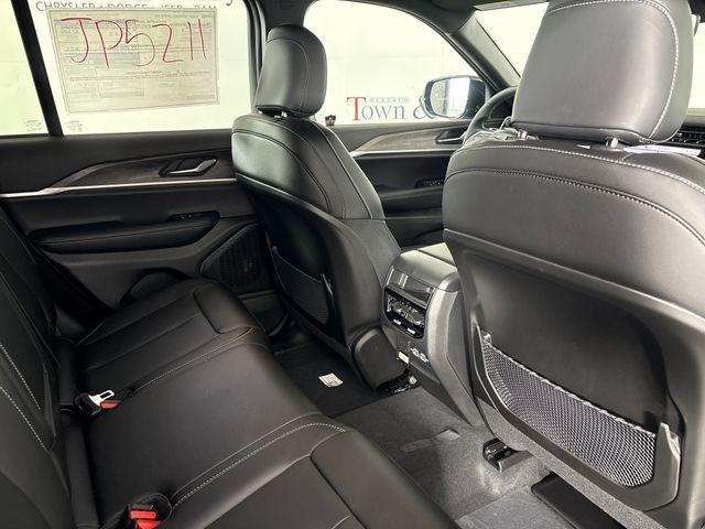 new 2025 Jeep Grand Cherokee car, priced at $44,220