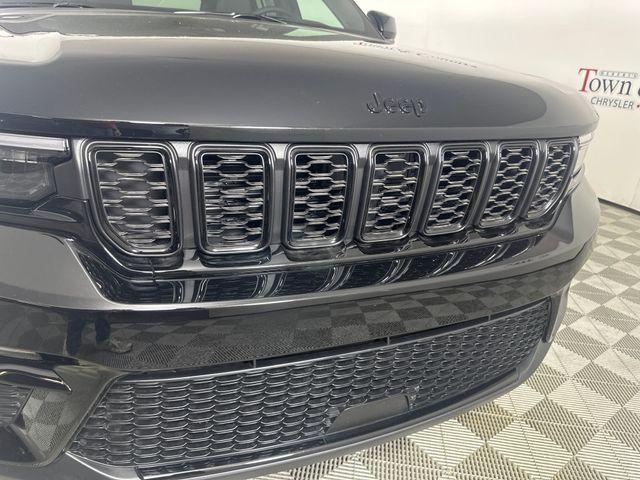 new 2025 Jeep Grand Cherokee car, priced at $44,220
