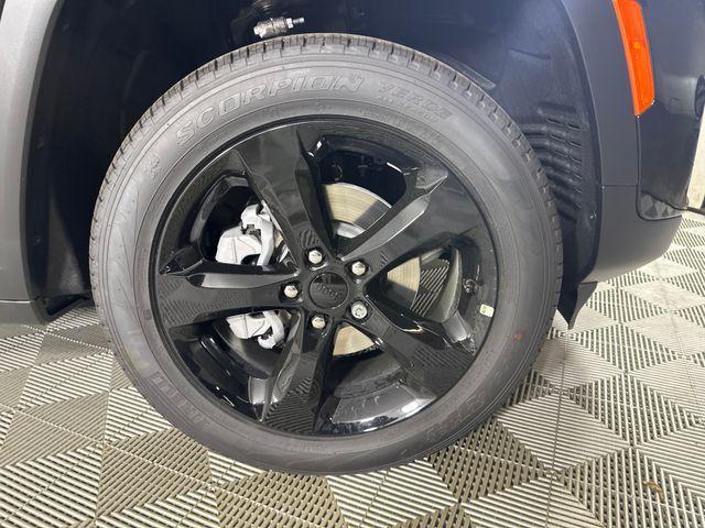 new 2025 Jeep Grand Cherokee car, priced at $42,220