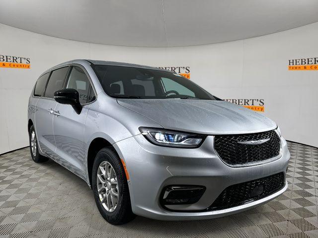 new 2026 Chrysler Pacifica car, priced at $43,415