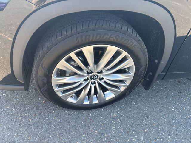 used 2023 Toyota Highlander car, priced at $46,979