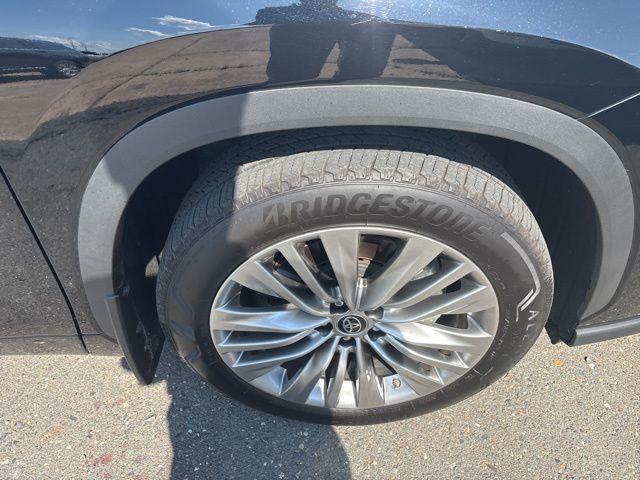 used 2023 Toyota Highlander car, priced at $46,979