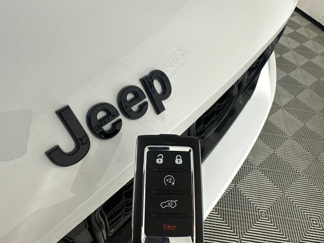 new 2024 Jeep Grand Cherokee car, priced at $44,800