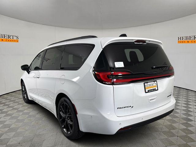 new 2024 Chrysler Pacifica car, priced at $53,105