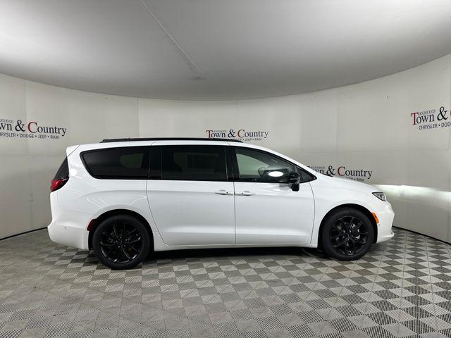 new 2024 Chrysler Pacifica car, priced at $53,105