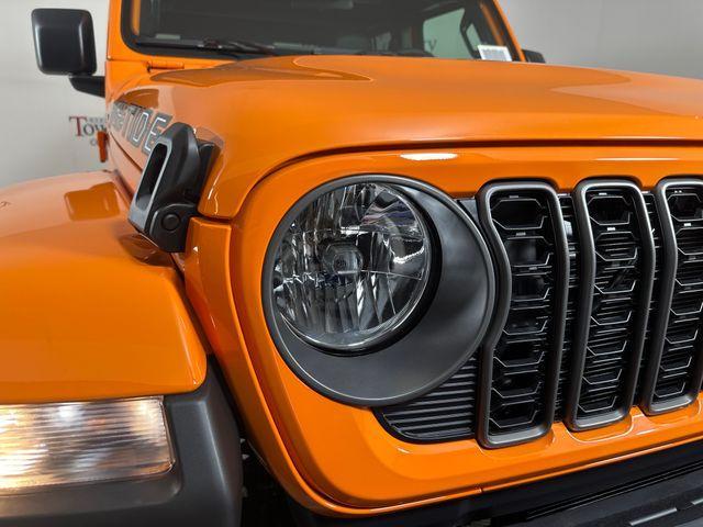 new 2025 Jeep Gladiator car, priced at $46,172