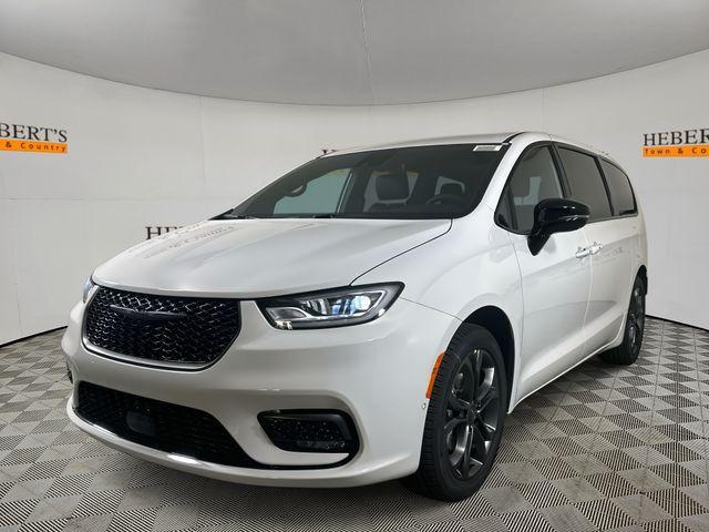 new 2026 Chrysler Pacifica car, priced at $47,065