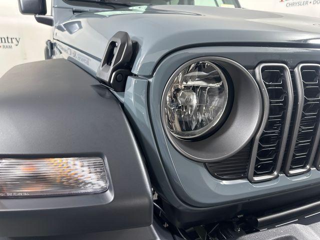 new 2025 Jeep Wrangler car, priced at $46,040