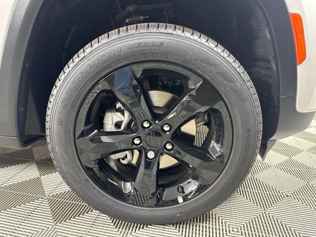 new 2025 Jeep Grand Cherokee car, priced at $47,140