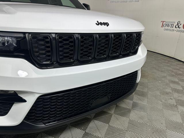 new 2025 Jeep Grand Cherokee car, priced at $47,140