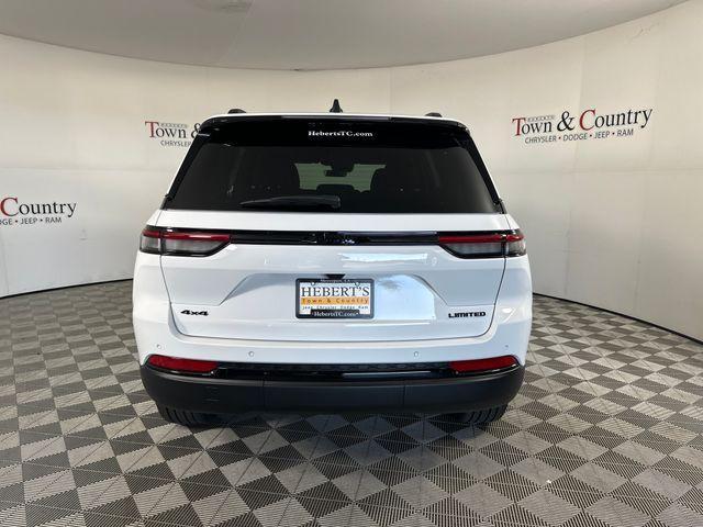 new 2025 Jeep Grand Cherokee car, priced at $47,140