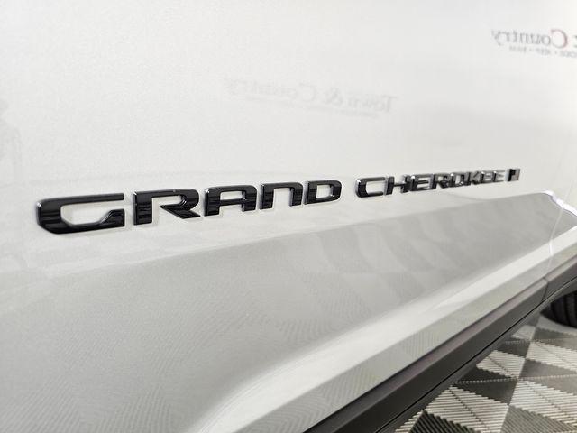 new 2023 Jeep Grand Cherokee car, priced at $43,030