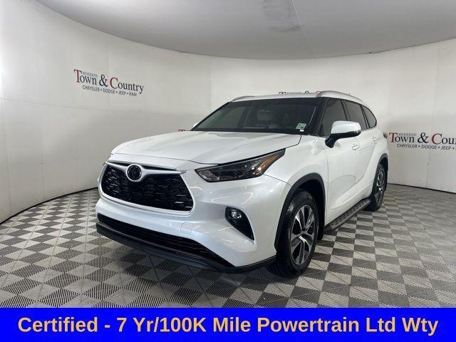 used 2022 Toyota Highlander car, priced at $34,995
