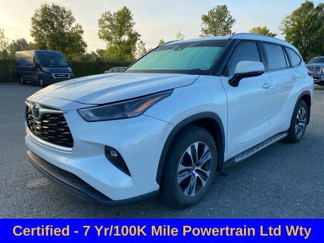 used 2022 Toyota Highlander car, priced at $34,995
