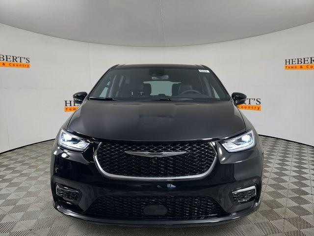 new 2025 Chrysler Pacifica car, priced at $42,425