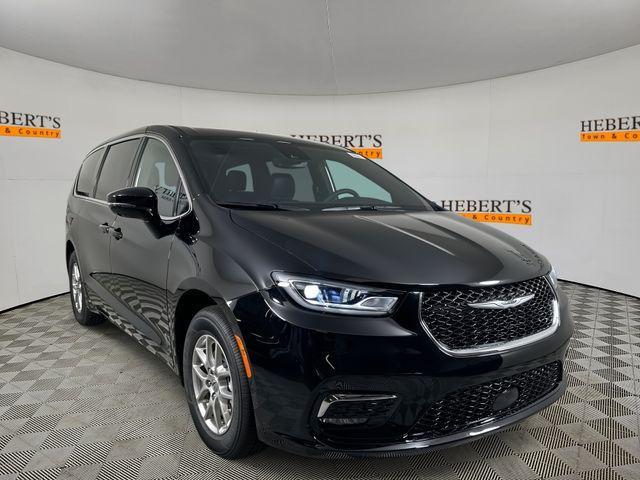 new 2025 Chrysler Pacifica car, priced at $42,425