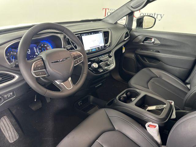 new 2025 Chrysler Pacifica car, priced at $42,425