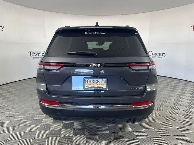 new 2025 Jeep Grand Cherokee car, priced at $42,795