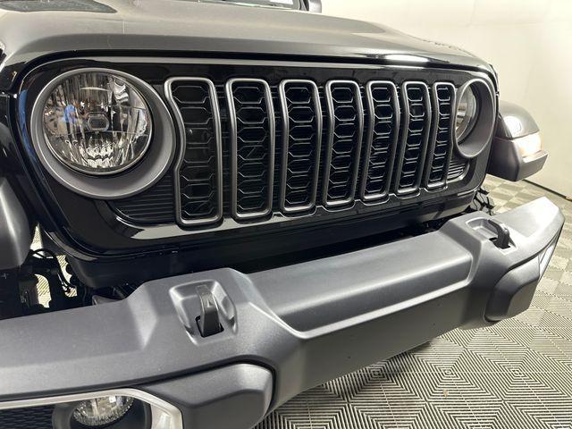 new 2025 Jeep Gladiator car, priced at $46,622
