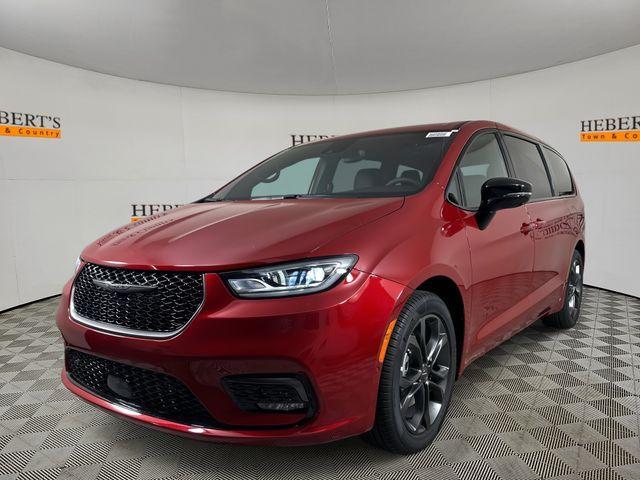 new 2026 Chrysler Pacifica car, priced at $43,060