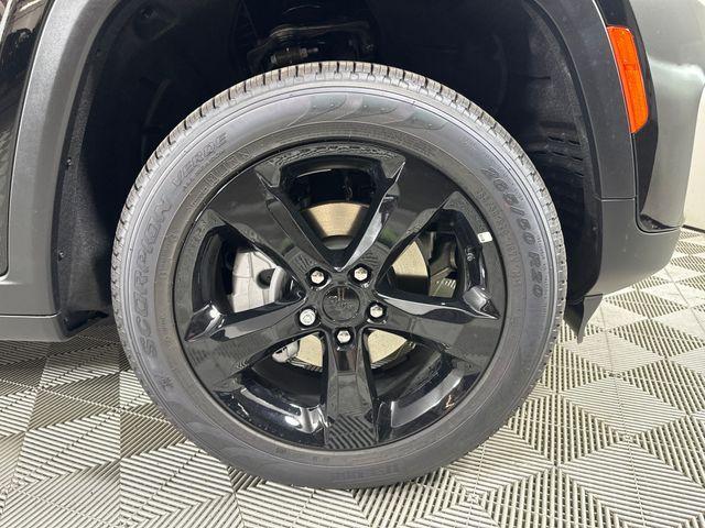 new 2025 Jeep Grand Cherokee car, priced at $46,985