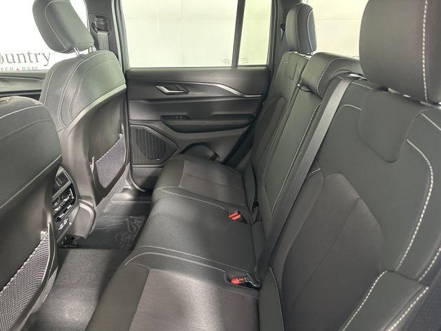new 2025 Jeep Grand Cherokee car, priced at $40,575