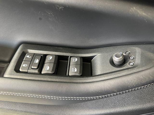 new 2025 Jeep Grand Cherokee car, priced at $40,575
