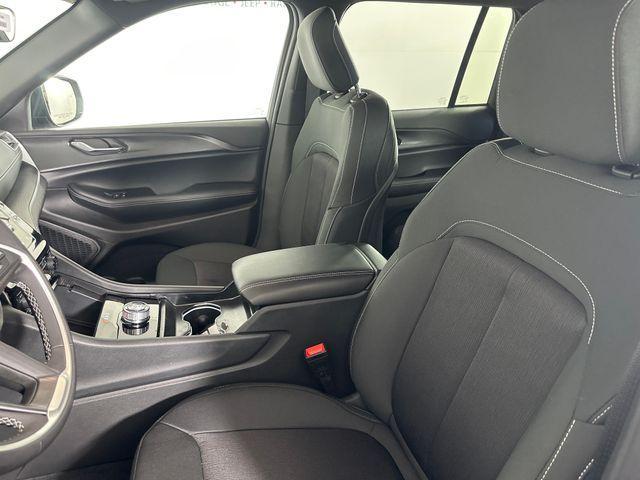 new 2025 Jeep Grand Cherokee car, priced at $40,575