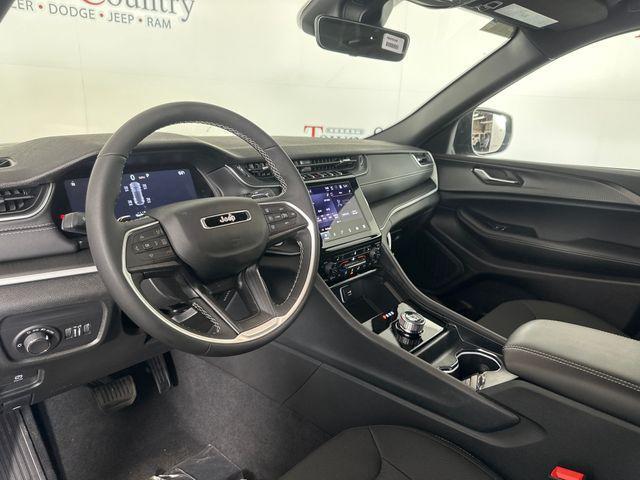 new 2025 Jeep Grand Cherokee car, priced at $40,575