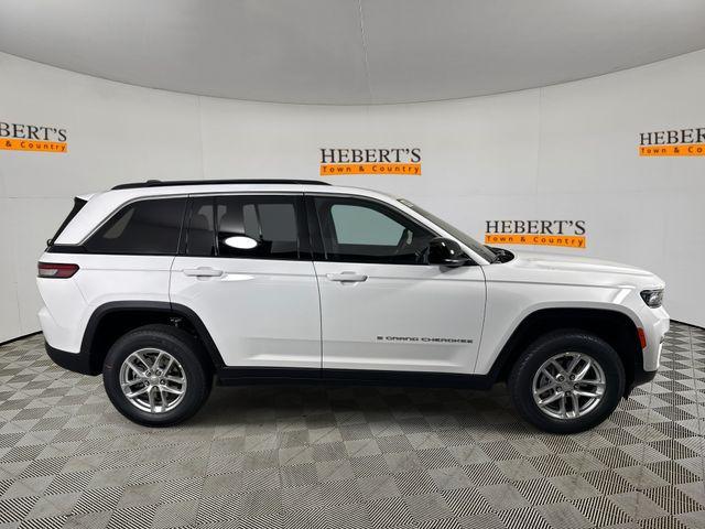 new 2025 Jeep Grand Cherokee car, priced at $40,575