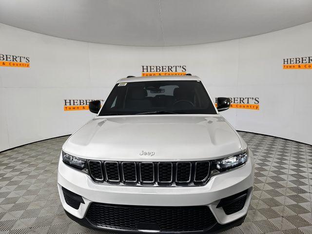new 2025 Jeep Grand Cherokee car, priced at $40,575