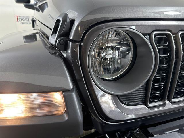 new 2025 Jeep Gladiator car, priced at $47,450