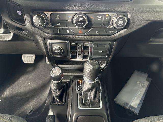 new 2025 Jeep Gladiator car, priced at $42,805