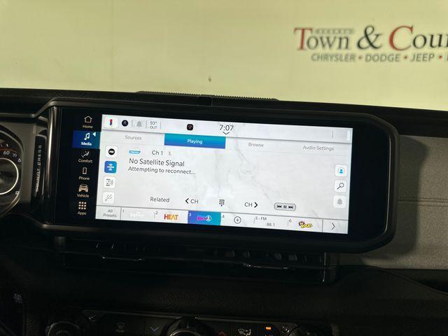 new 2025 Jeep Gladiator car, priced at $42,805