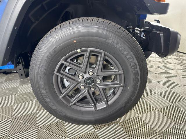 new 2025 Jeep Gladiator car, priced at $42,805