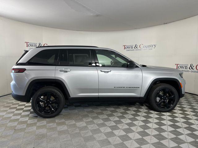 new 2025 Jeep Grand Cherokee car, priced at $42,220