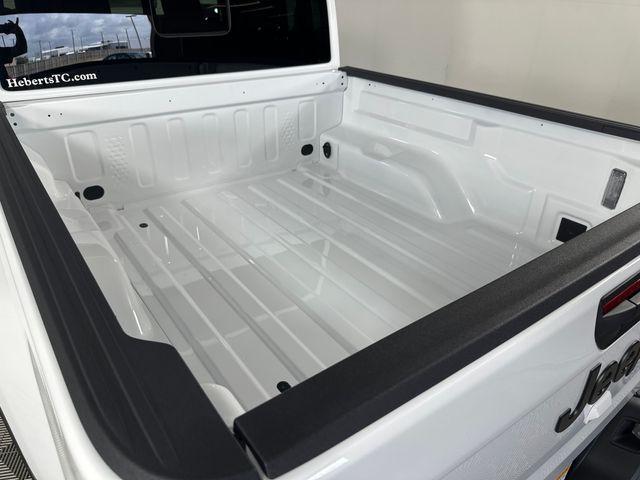 new 2025 Jeep Gladiator car, priced at $45,277