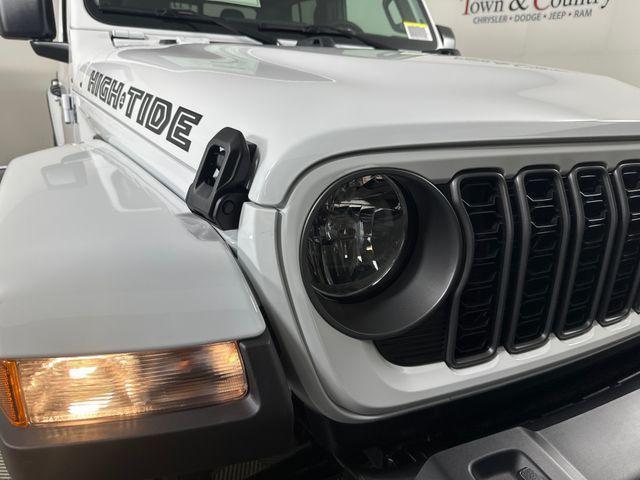 new 2025 Jeep Gladiator car, priced at $45,277