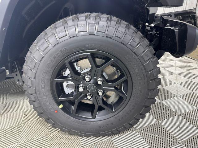 new 2025 Jeep Gladiator car, priced at $45,277
