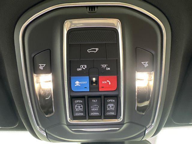 new 2025 Jeep Grand Cherokee car, priced at $47,590