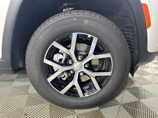 new 2025 Jeep Grand Cherokee car, priced at $47,590